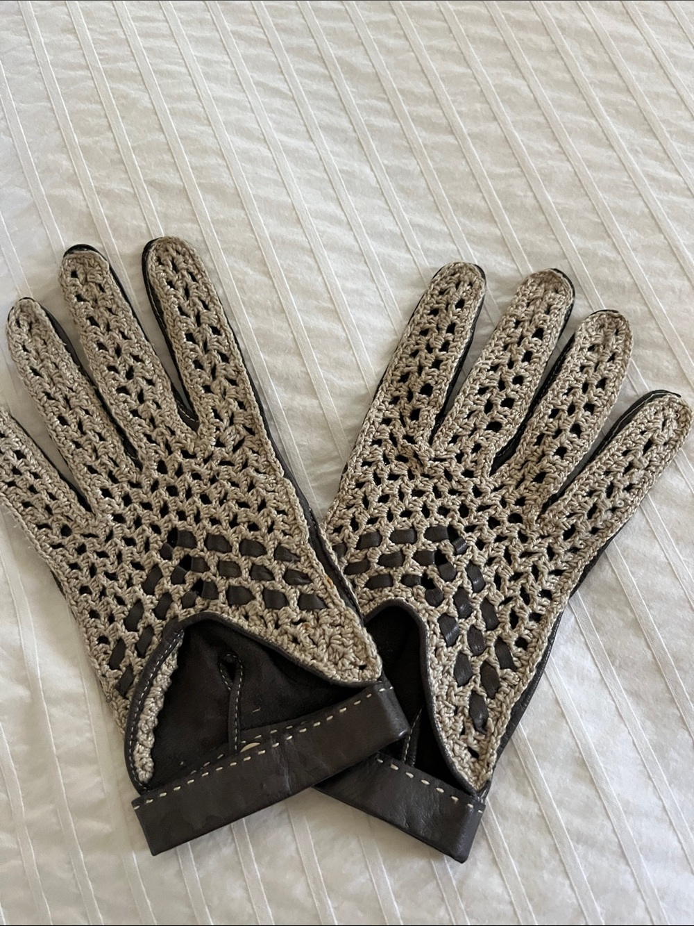 Women’s Crochet-Top Leather Gloves in Taupe and Black